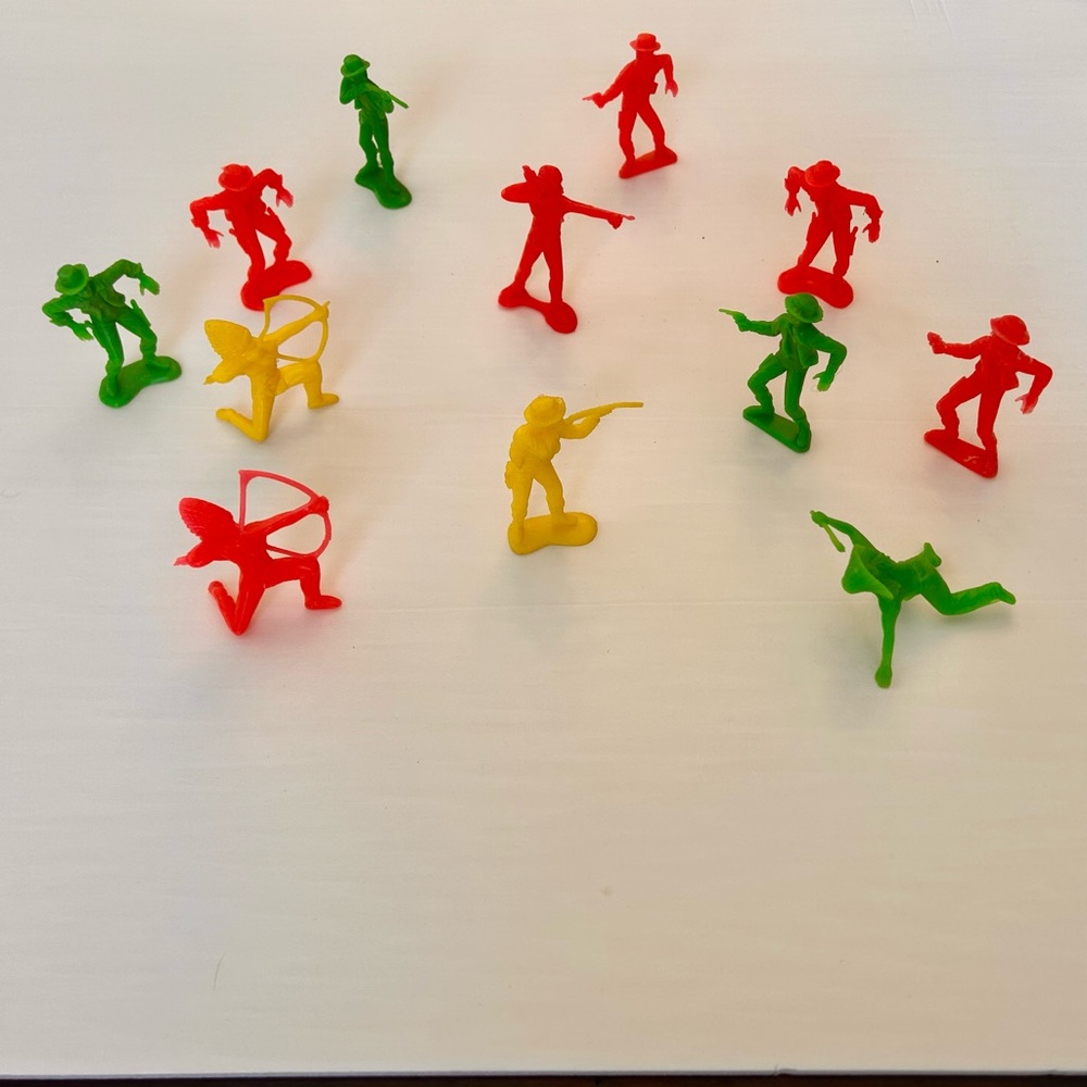 Vintage Plastic Cowboys and Indians - Red, Green, Yellow 12 pieces